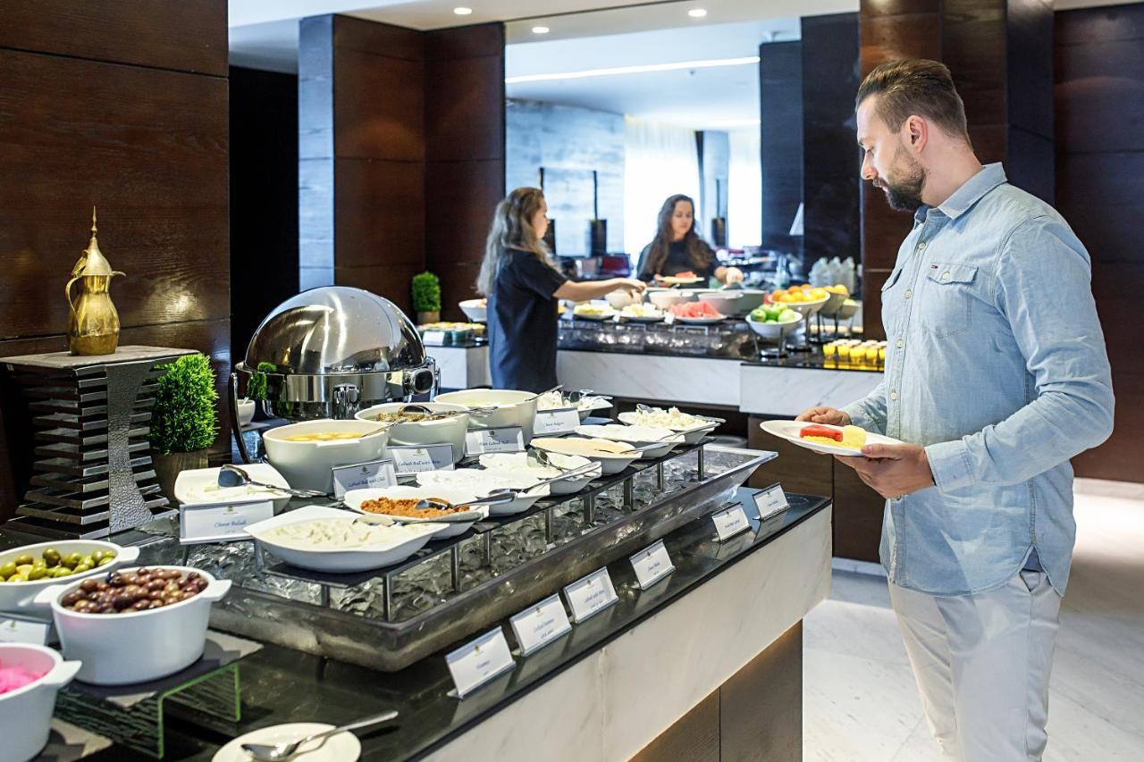 فندق رويال إم مول الفجيرة المظهر الخارجي الصورة A buffet at a hotel
